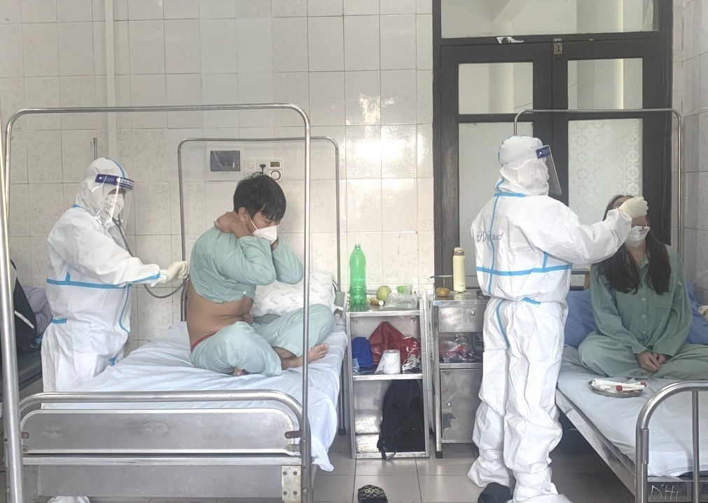 Điều trị bệnh nhân mắc Covid-19 tại TTYT huyện Tiên Yên.