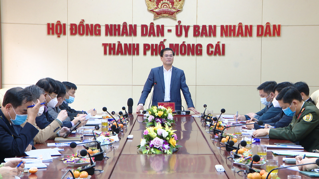 Đồng chí Bùi Văn Khắng, Phó Chủ tịch UBND tỉnh chỉ đạo tại buổi làm việc. 