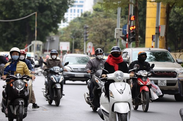 Thu do Ha Noi van ret dam, mua lu tiep dien o khu vuc mien Trung hinh anh 1