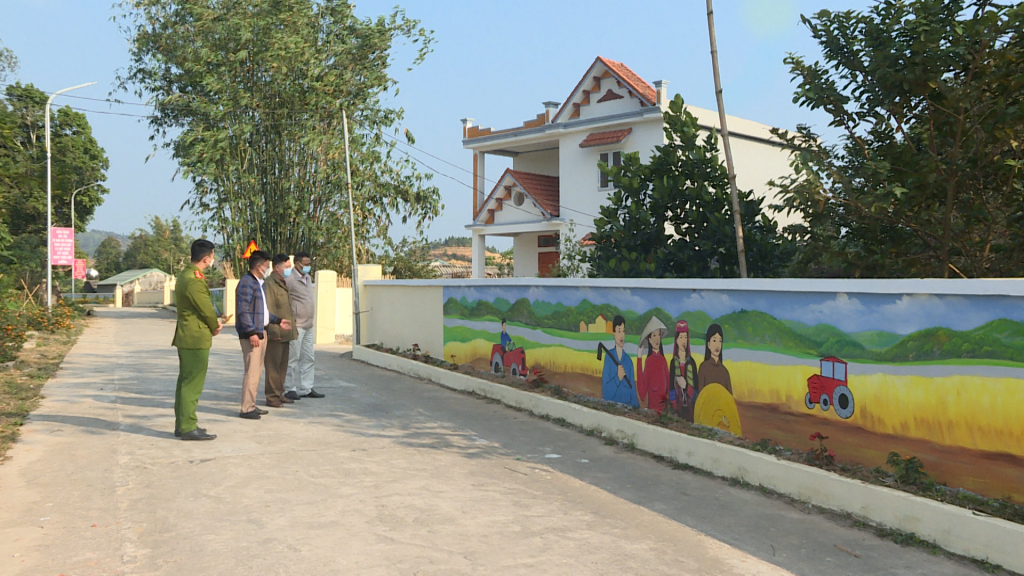 Các lực lượng, MTTQ và các Tổ chức Chính trị- Xã hội xã Bắc Sơn, TP Móng Cái giám sát các công trình xây dựng trên địa bàn xã.