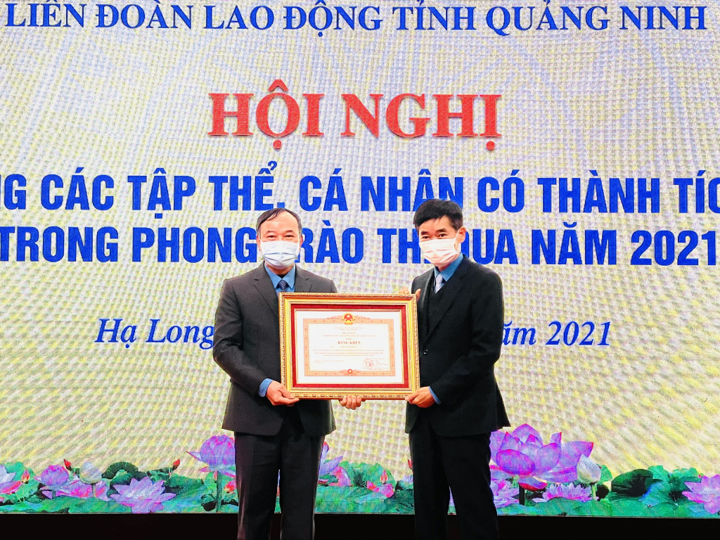 Đồng chí Đỗ Cao Thượng, Phó Chủ tịch Thường trực LĐLĐ tỉnh được nhận Bằng khen của Thủ tướng Chính phủ.