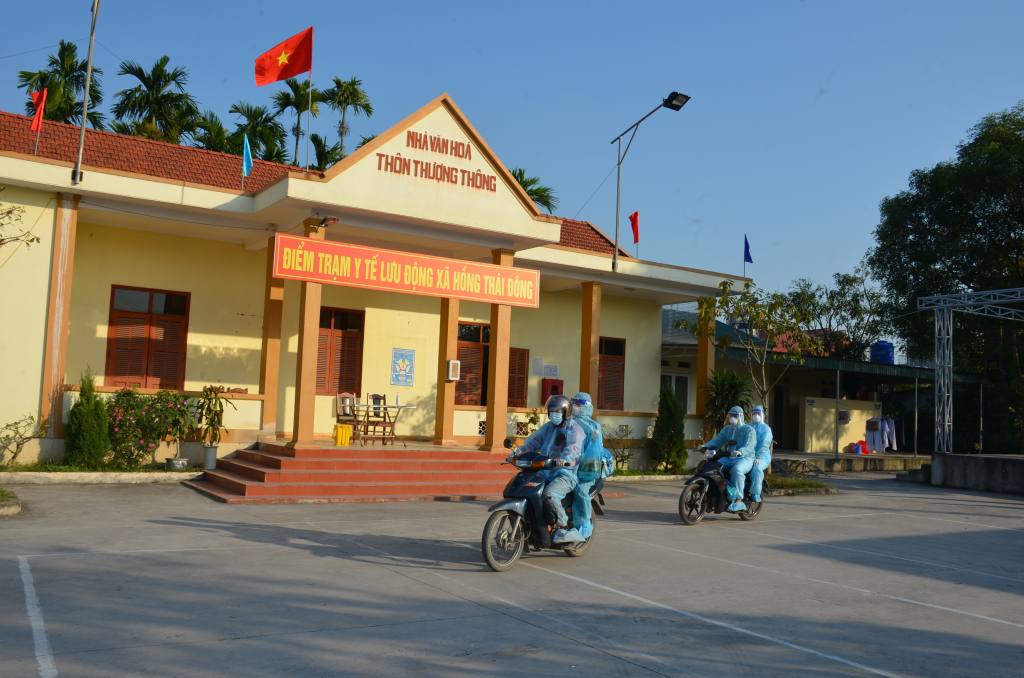 Trạm y tế lưu động xã Hồng Thái Đông (TX Đông Triều) được thành lập để theo dõi sức khỏe F1 cách ly tại nhà.