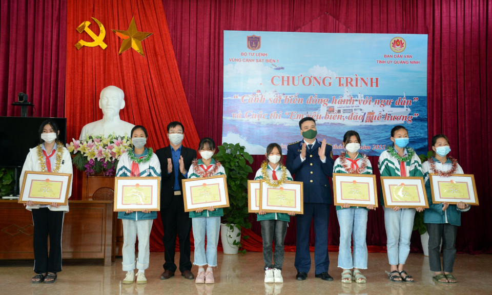 Bộ Tư lệnh Vùng Cảnh sát biển 1 tổ chức Cuộc thi “Em yêu biển, đảo quê hương” cho học sinh huyện Hải Hà (Quảng Ninh)