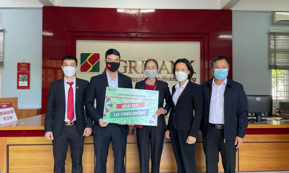 Quảng Ninh: 7 khách hàng trúng thưởng chương trình “Quà tặng tưng bừng – Đón mừng sinh nhật”