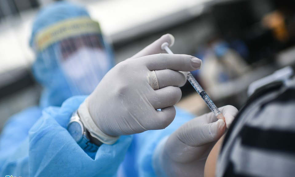 Bộ Y tế đề nghị tiêm mũi 3 vaccine cho người dân từ tháng 12