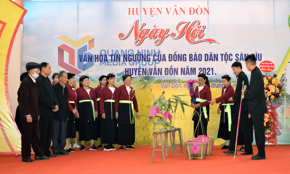 Ngày Hội văn hóa tín ngưỡng của đồng bào dân tộc Sán Dìu, huyện Vân Đồn năm 2021, tháng 11-2021