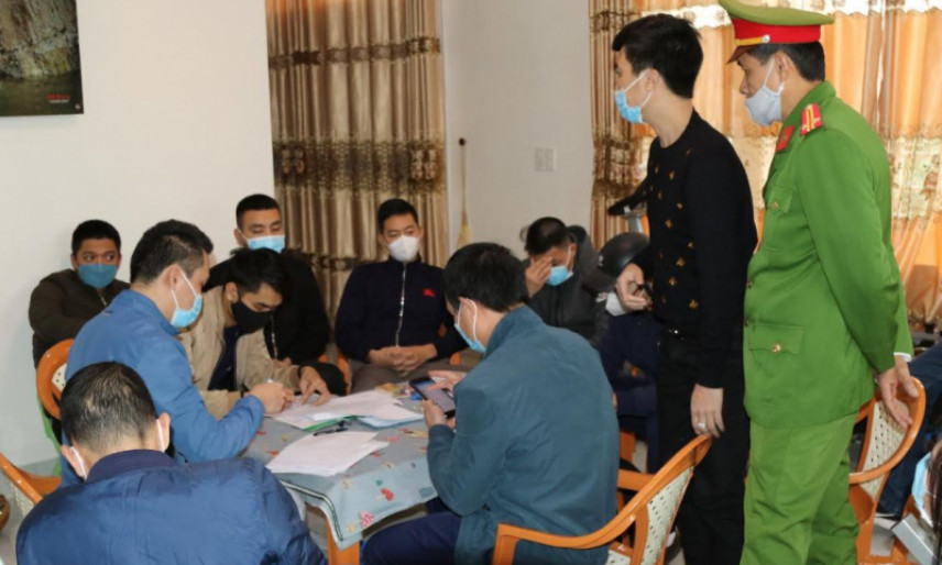 Bắt quả tang “bộ tứ” đánh bạc, thu giữ số tiền hơn 436 triệu đồng