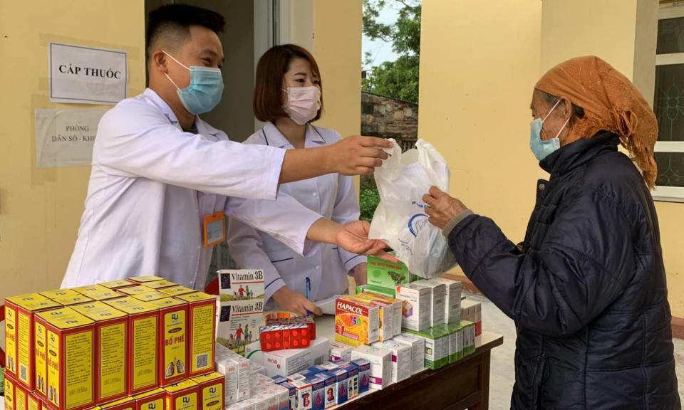 Khám chữa bệnh lưu động tại vùng sâu, vùng xa