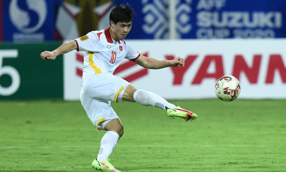 Tuyển Việt Nam thắng Lào 2-0 ở trận ra quân tại AFF Cup