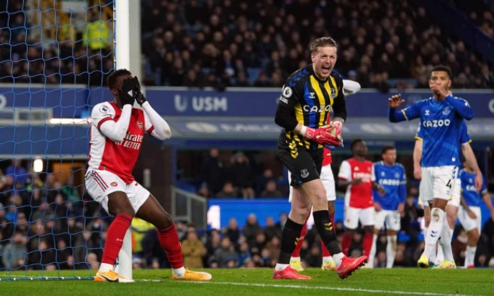 Arsenal thua ngược Everton