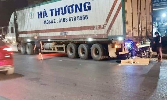Va chạm với xe container, người đàn ông đi xe máy tử vong