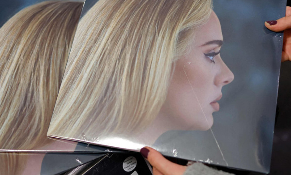 "30" của Adele - album đầu tiên sau hơn một năm bán được triệu bản ở Mỹ