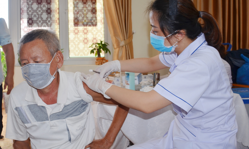 Quảng Ninh triển khai tiêm vắc-xin phòng Covid-19 liều bổ sung, nhắc lại năm 2021-2022
