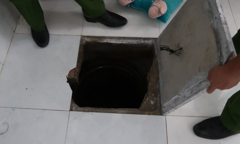 Đào hầm trong phòng ngủ để trốn truy nã