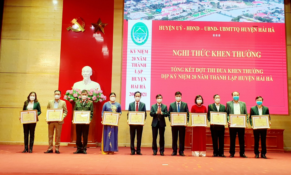 Hải Hà: Hội nghị tổng kết thi đua, khen thưởng dịp kỷ niệm 20 năm đổi mới và phát triển