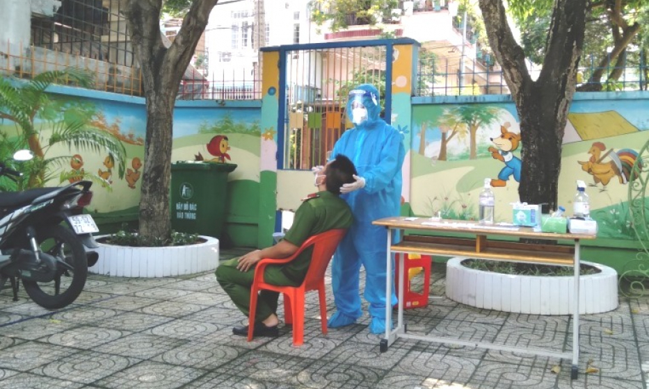 Y sĩ quân y xung kích trên tuyến đầu chống dịch
