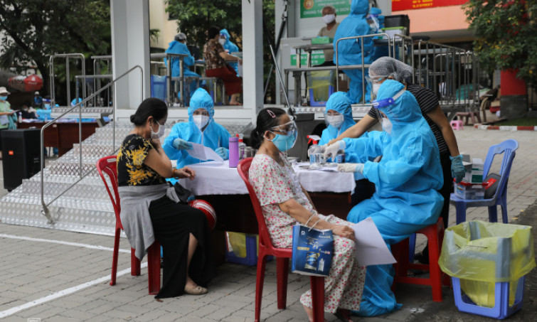 Người lớn tuổi, bệnh nền ứng phó Covid-19 thế nào