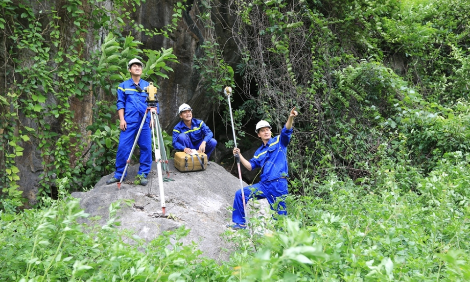 Nghề địa chất mỏ - Lắng nghe lòng đất