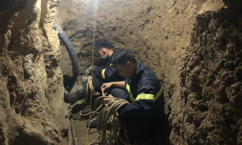 Nỗ lực tìm 2 người mất tích do sập hang ở Bắc Kạn