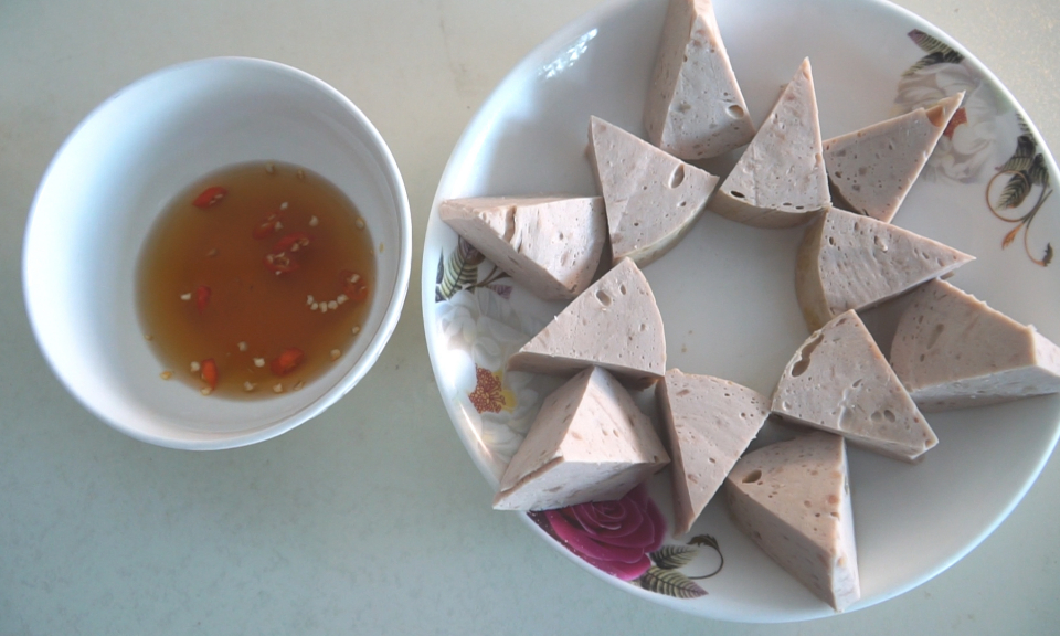 Giò lợn Móng Cái