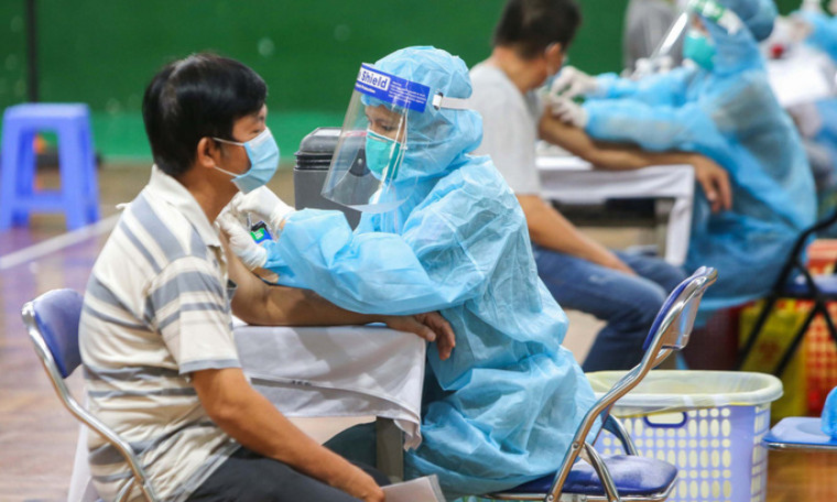 Chiều 14/12: Cả nước đã tiêm trên 133,7 triệu liều vaccine phòng COVID-19; 5 tỉnh nào tiêm mũi 1 thấp dưới 85%?