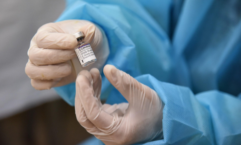 Thêm 7 lô vaccine Pfizer được gia hạn