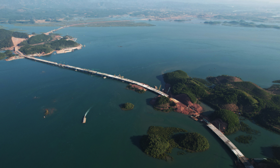 Quang Ninh’s sea-crossing longest bridge to be completed