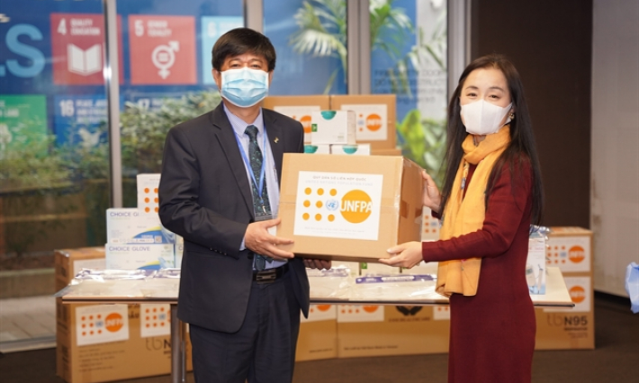 UNFPA presents medical supplies worth US$450,000 to aid Việt Nam’s COVID-19 response