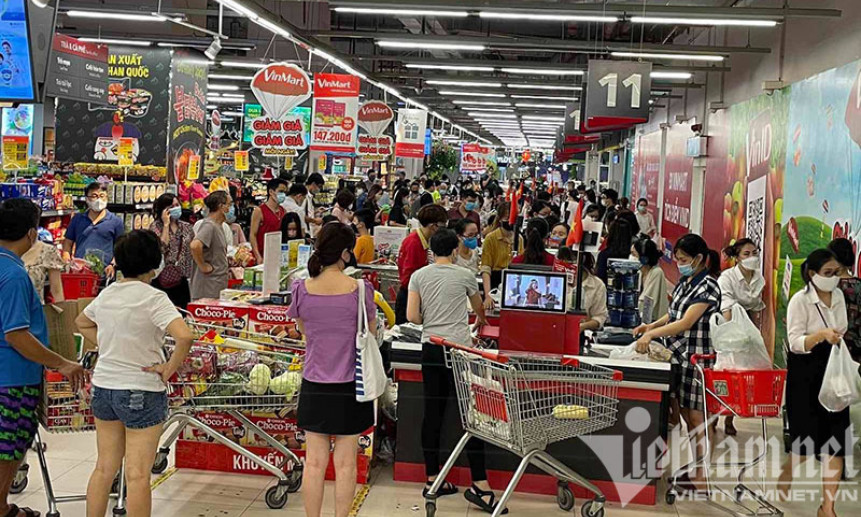 Giảm thuế VAT, trực tiếp hạ giá, kích dân mua sắm Tết