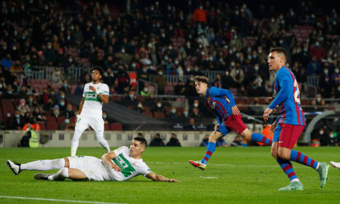 Barcelona giành 3 điểm nghẹt thở trên sân nhà
