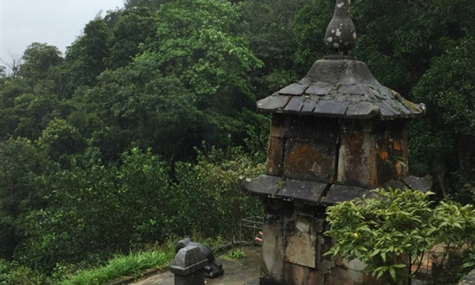 Journey to the pagoda in the clouds