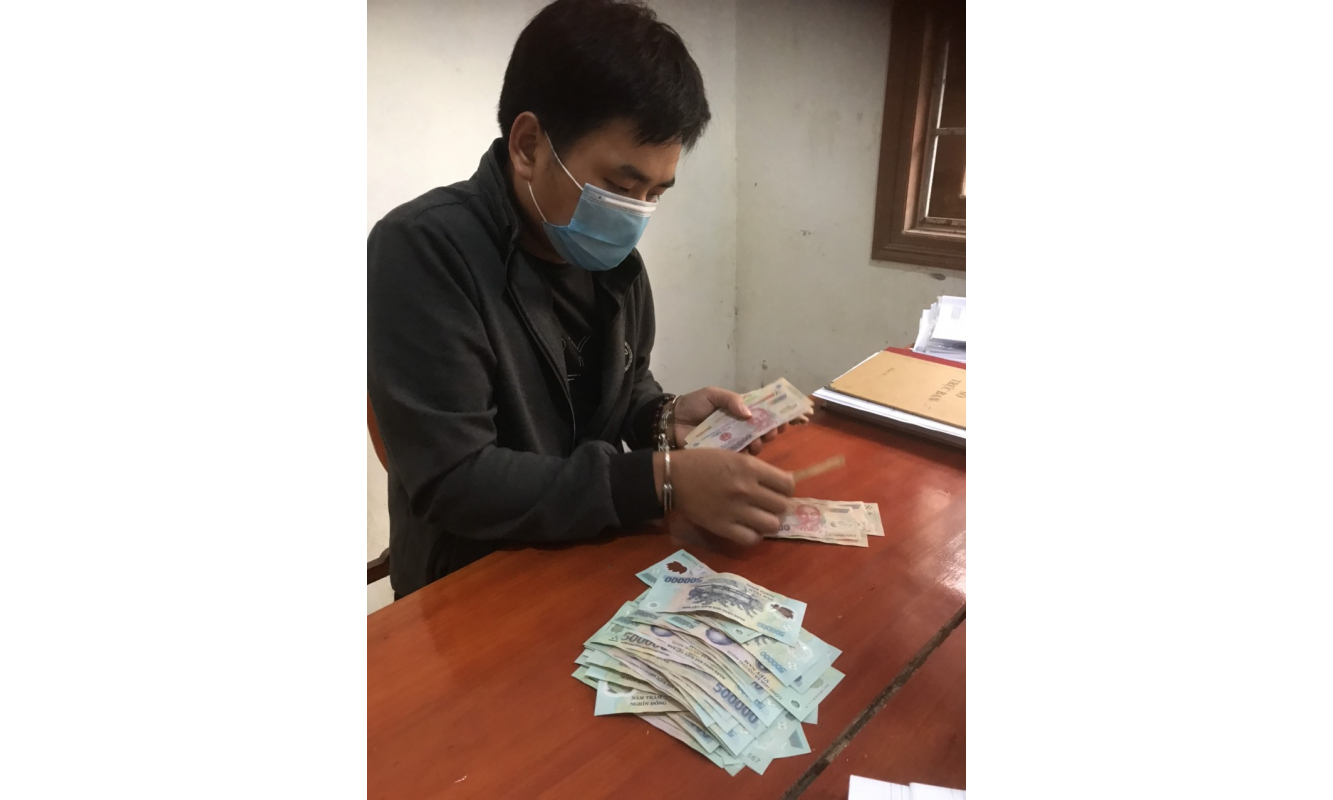 Bắt đối tượng rút trộm 51 triệu đồng trong thẻ ATM