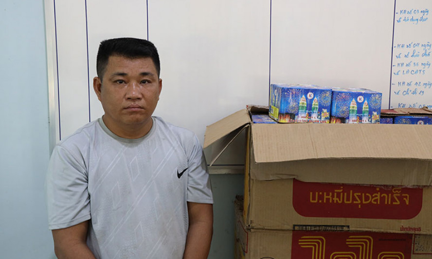 Phá đường dây vận chuyển pháo lậu qua biên giới