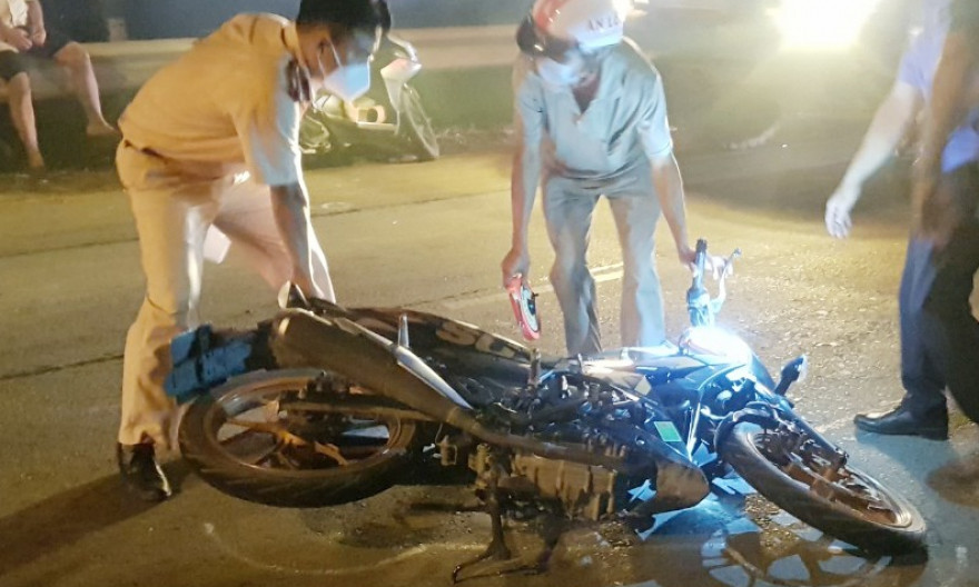 Hai cha con tử vong sau tai nạn liên hoàn giữa 6 xe máy