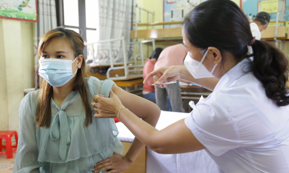 Tập trung huy động lực lượng hoàn thành tiêm vắc xin tăng cường mũi 3 trước Tết Nguyên đán 2022