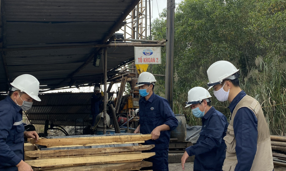 Chuyện nghề địa chất mỏ