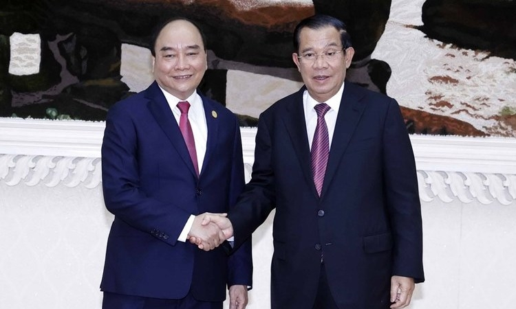 President Nguyen Xuan Phuc meets Cambodian Government leaders