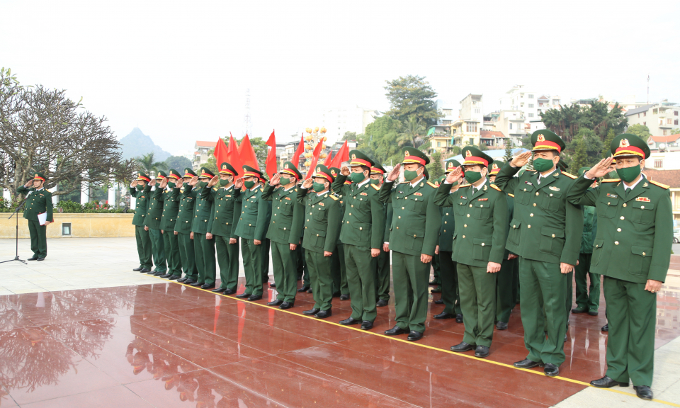 Bộ CHQS tỉnh Quảng Ninh dâng hương tưởng niệm các Anh hùng liệt sĩ