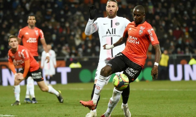 Ramos nhận thẻ đỏ trong trận hòa của PSG