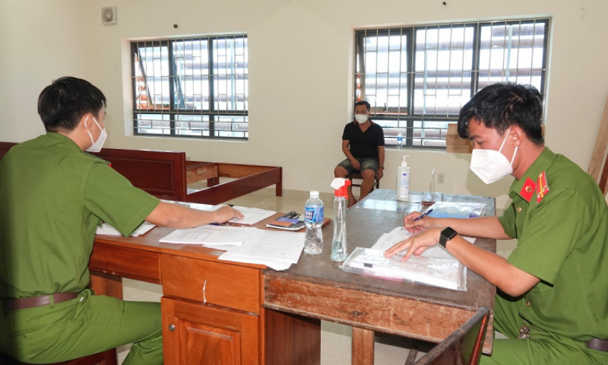 Bắt giữ đối tượng chuyên cho vay lãi nặng