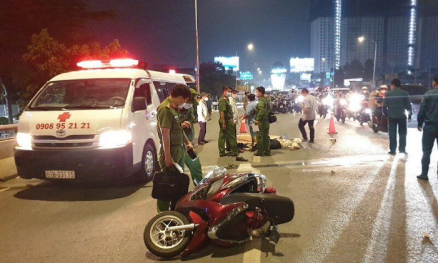 Người đàn ông tử vong thương tâm sau va chạm xe tải ở Bình Dương
