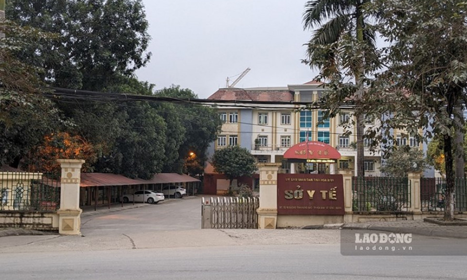 Kỷ luật khiển trách Phó Giám đốc Sở Y tế Hòa Bình