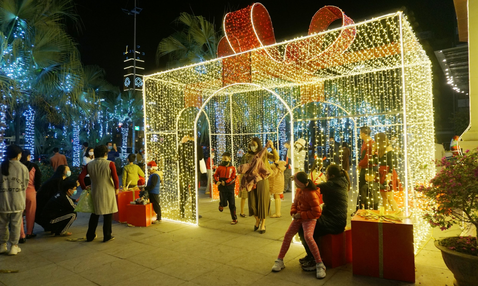 Hạ Long rực rỡ đêm Noel