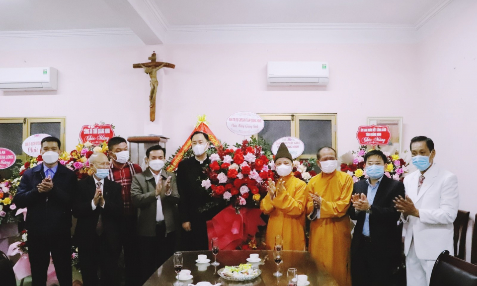 Hòa thượng Thích Thanh Quyết chúc mừng Giáo xứ Hòn Gai nhân dịp Noel