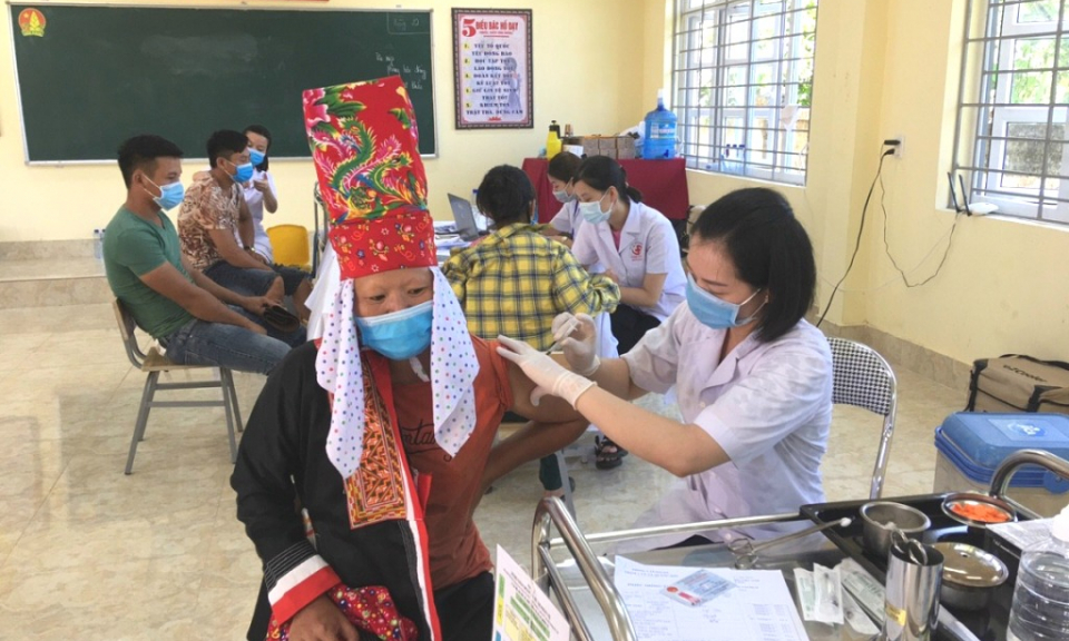 Đẩy nhanh tiến độ tiêm vắc-xin phòng Covid-19 mũi 3