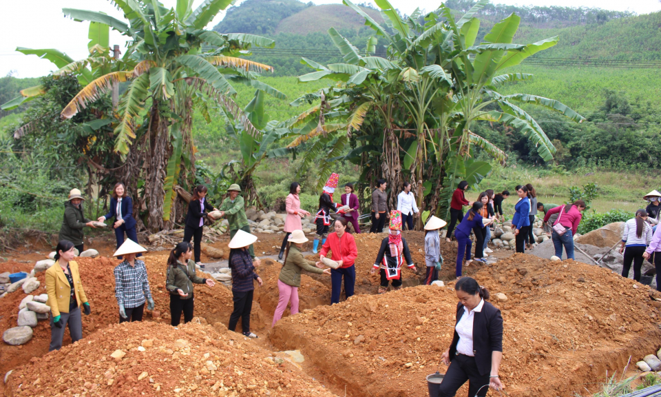 Những ngôi nhà ấm áp nghĩa tình đoàn kết