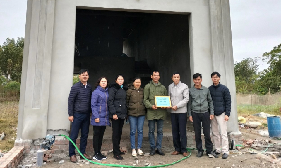 MTTQ huyện Hải Hà trao tiền hỗ trợ xây nhà mới cho hộ nghèo