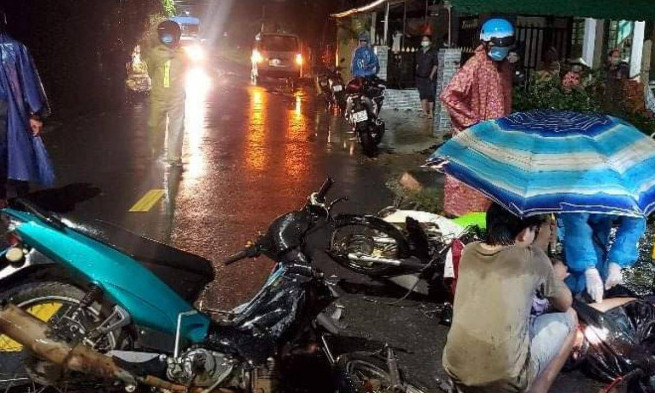 2 xe máy đâm nhau, 1 người tử vong tại chỗ, 1 nguy kịch ở Quảng Ngãi