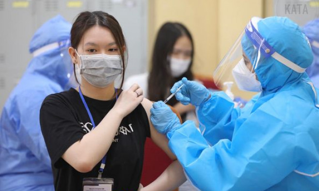Bộ Y tế: Rà soát, tổ chức tiêm vét vaccine phòng COVID-19 đủ liều cho người từ 12 tuổi trở lên