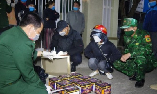 Bắt 2 vụ vận chuyển trái phép 75kg pháo nổ